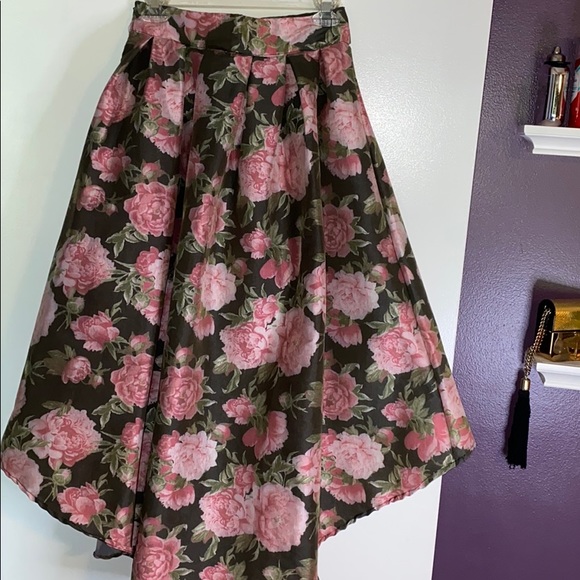 Skirt - Picture 3 of 3